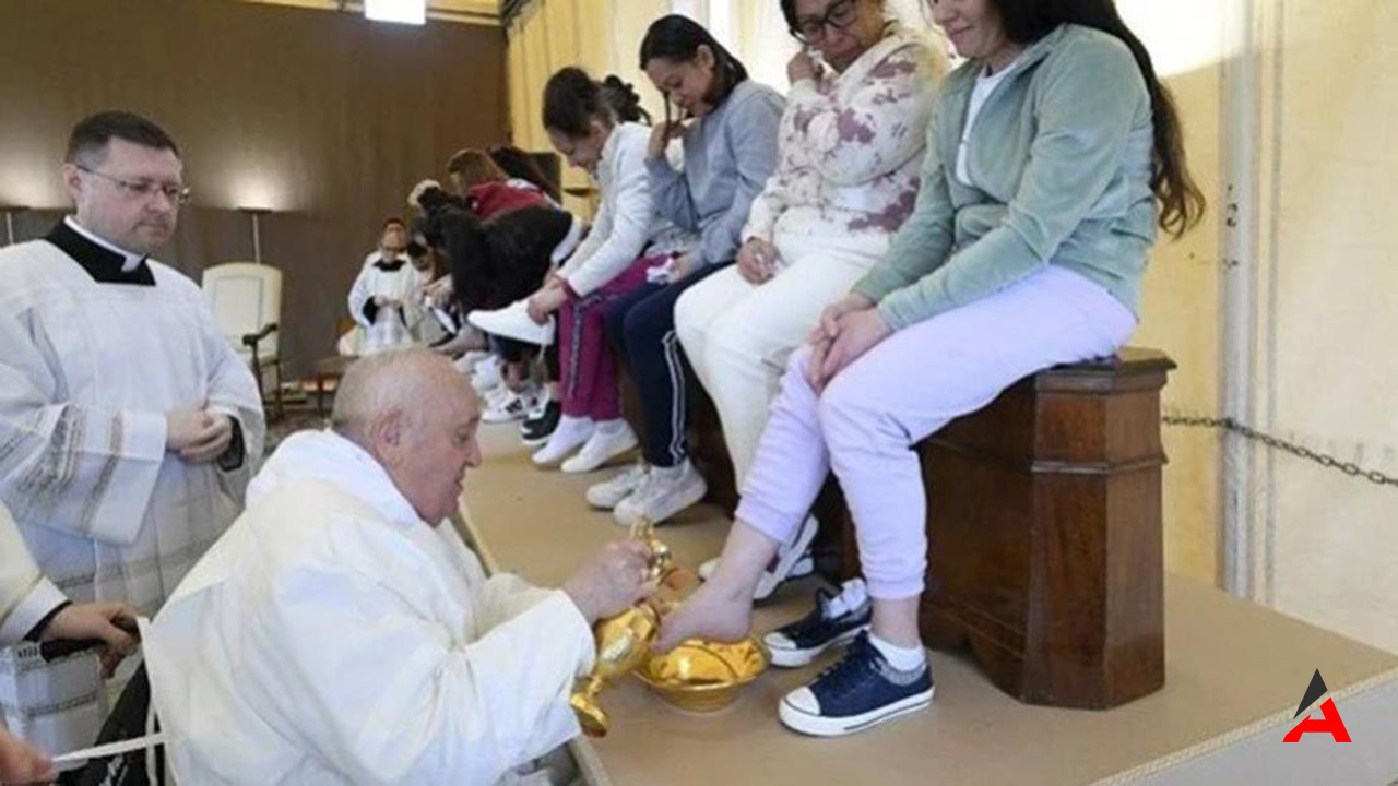 Papa Francis, Kadın Mahkumların Ayaklarını