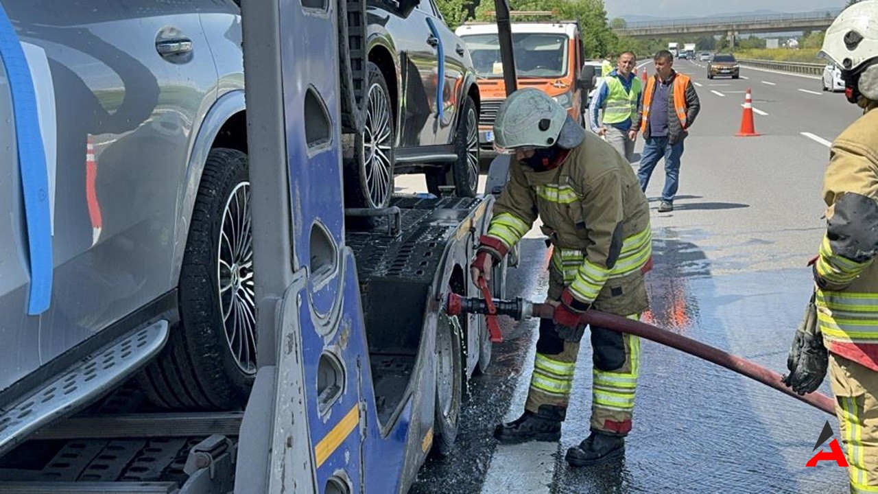 Alevler Arasından Kurtulan 50 Milyonluk Lüks Otomobiller Anadolu Otoyolu'nda Yangın Paniği!1