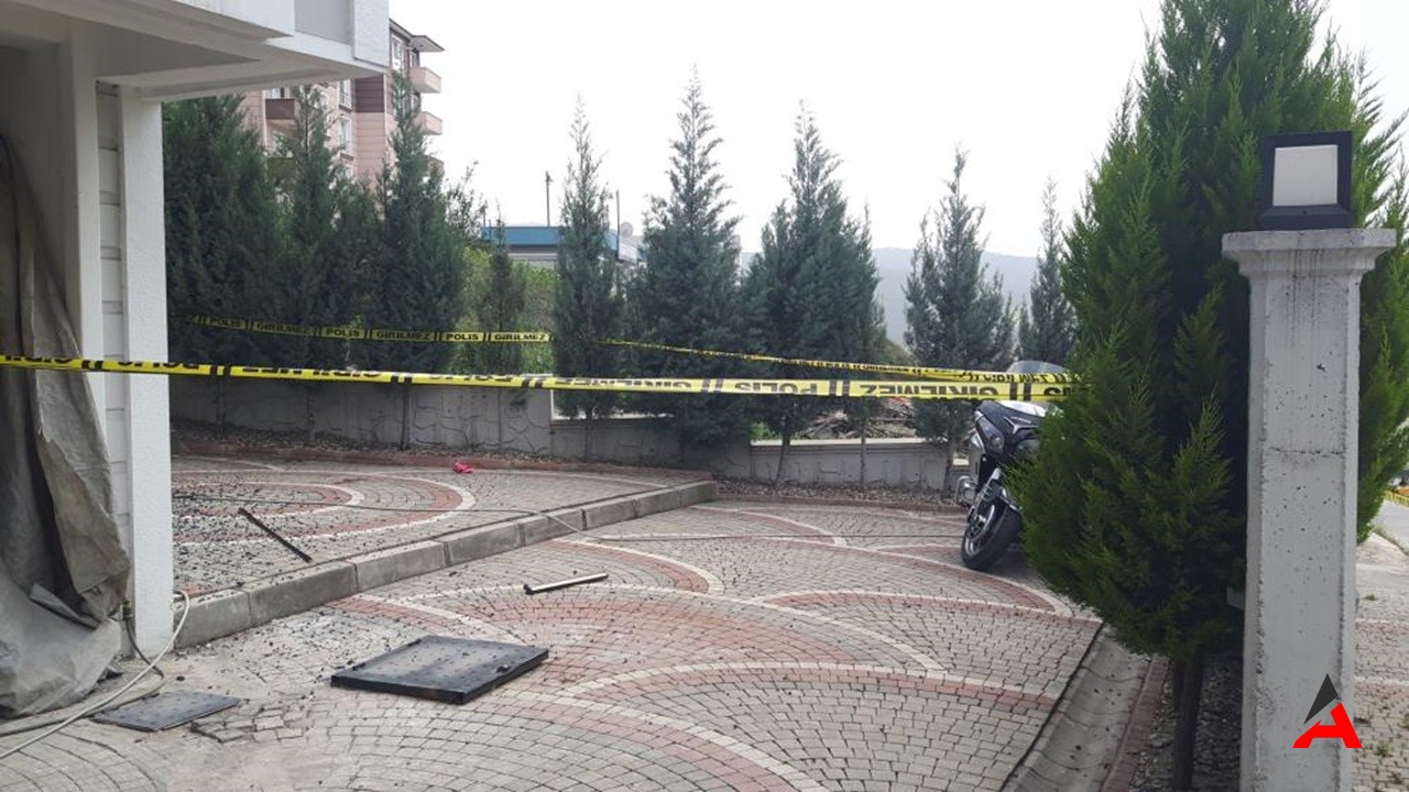 Karabük'te Uzman Çavuş Evini Temizlerken Üçüncü Kattan Düştü1