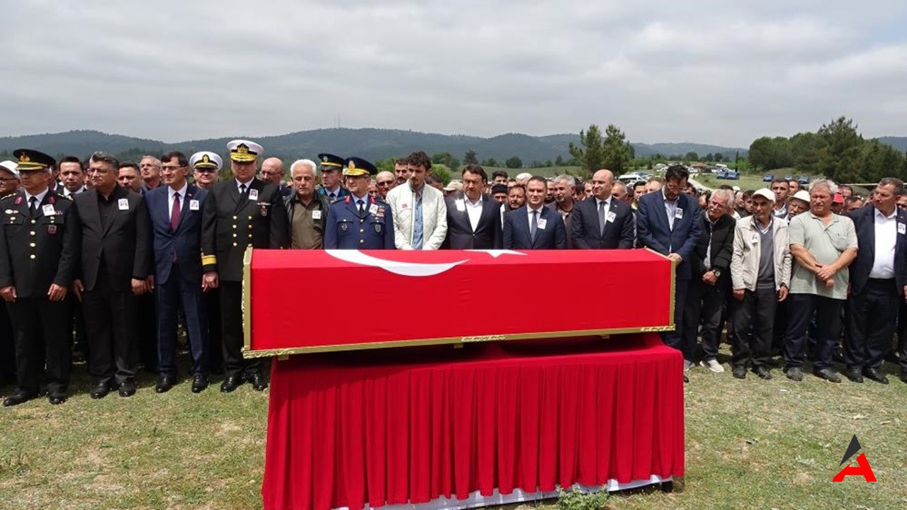 Ankara'da Şehit Düşen Sözleşmeli Er Rıdvan Gürsoy Tavşanlı'da Dualarla Uğurlandı2