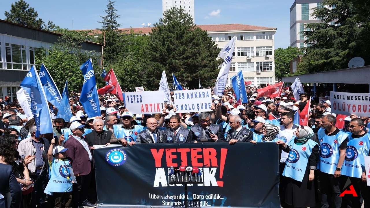 Türkiye'de Öğretmenler Derslere Girmedi