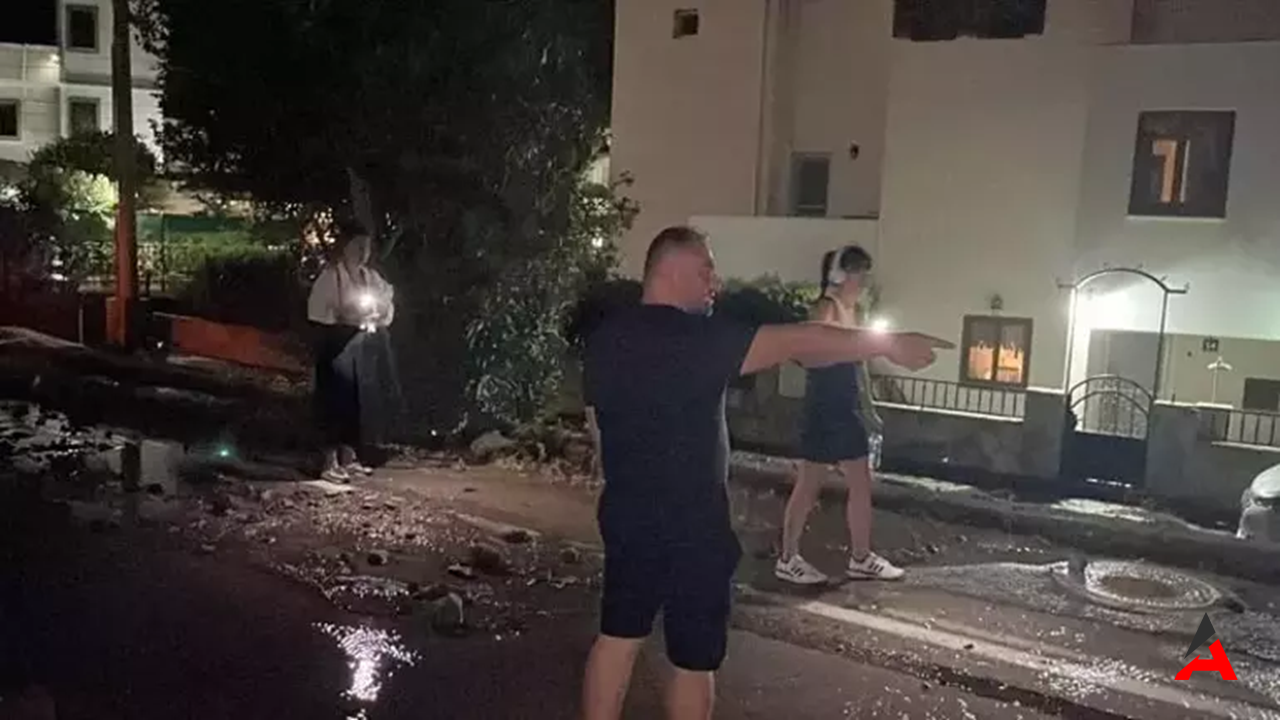 Bodrum’da Su Hattı Patladı Caddede Tonlarca Su Boşa Aktı, Mahallede Panik!12