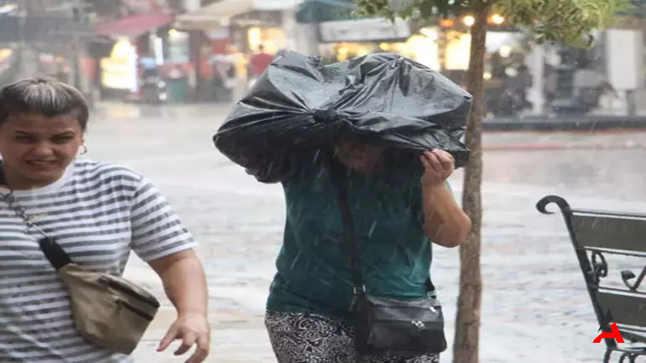 Edirne'de Kuvvetli Sağanak Ve Gök Gürültülü Yağış Etkili Oldu1