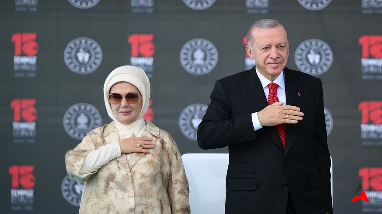 Erdoğan'dan 15 Temmuz Töreninde Sert Mesaj Darbe Girişimini Tiyatro Diyenleri Asla Affetmeyeceğizz