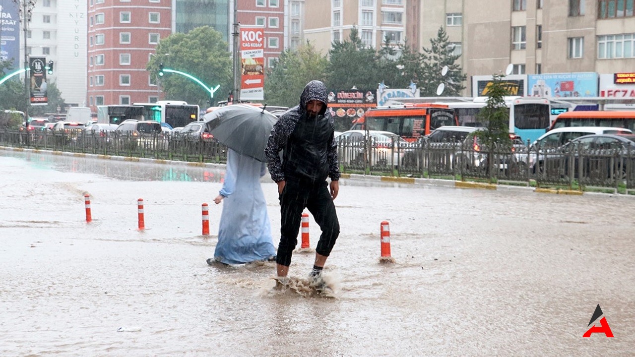 Erzurum'da Sağanak Yağış Hayatı Felç Etti