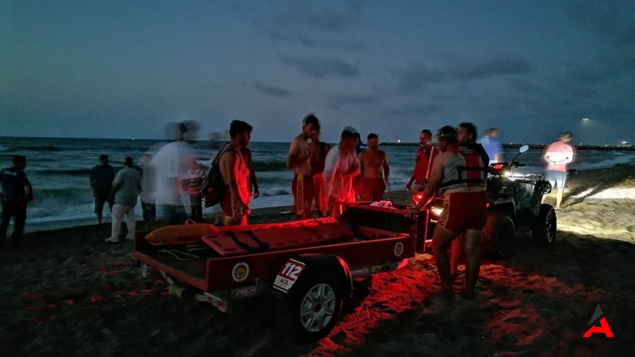 Sakarya Karasu'da Dalgalı Deniz Faciası