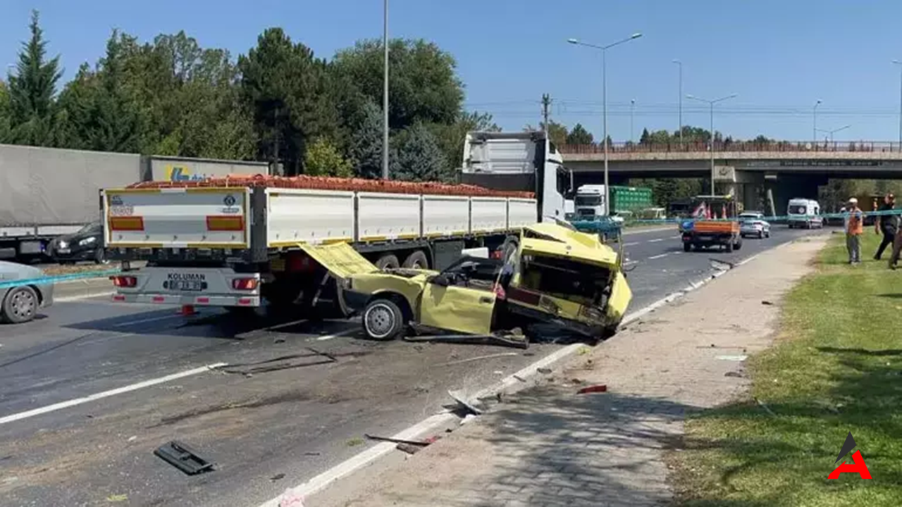 Eskişehir'de Feci Trafik Kazası Bir Ölü, Üç Yaralı1