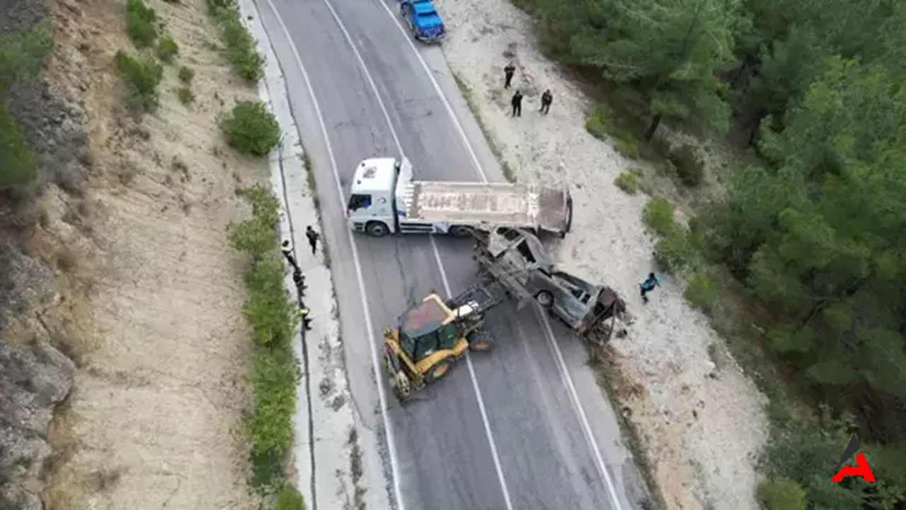 Adana’da 4 Kişinin Yanarak Öldüğü Kazada Sürücü 'Navigasyon Kurbanı Olduk1