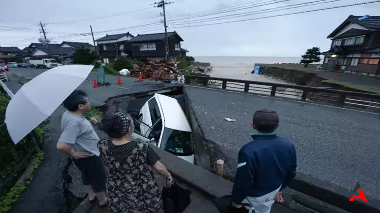 Japonya'da Şiddetli Yağmur Uyarısı 50 Bin Kişiye Tahliye Emri Verildi1