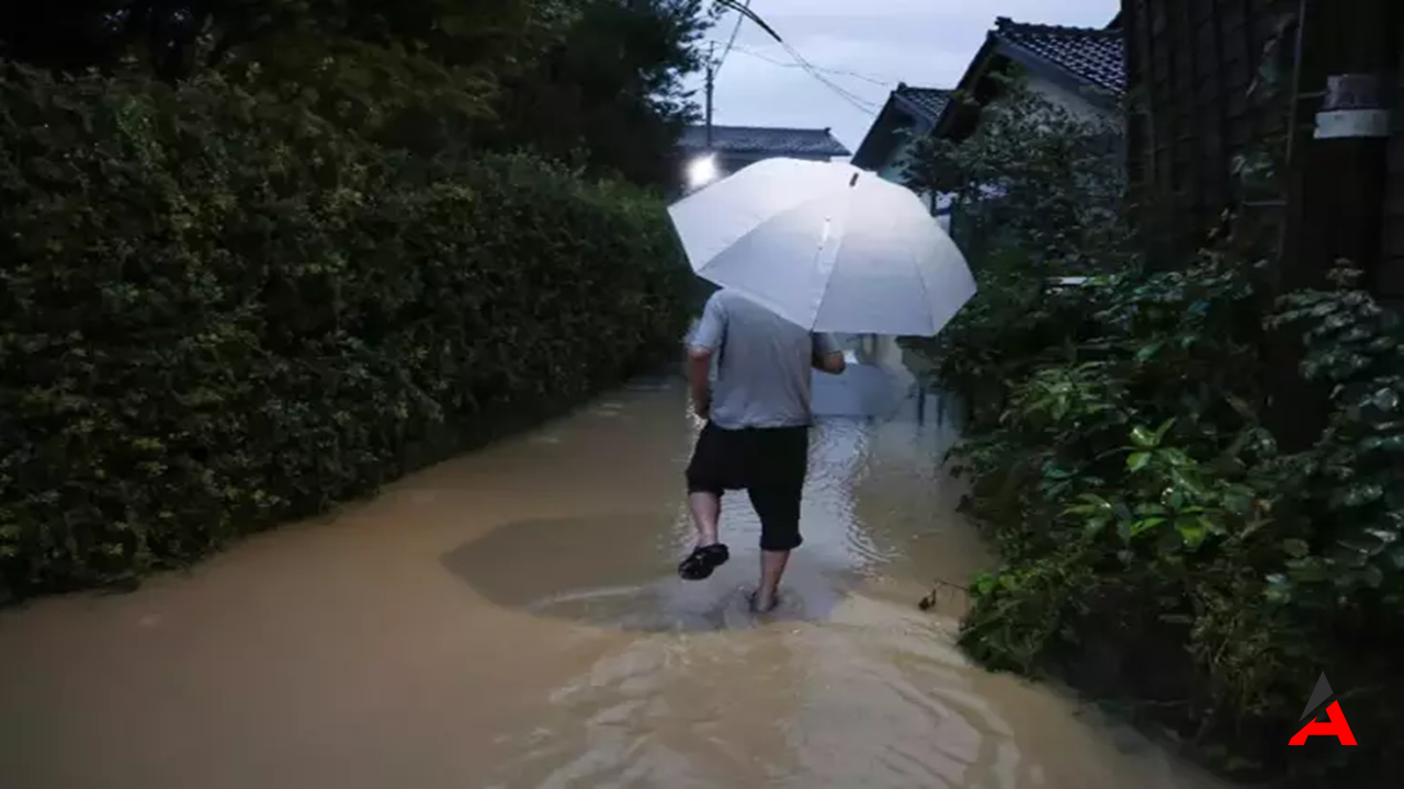 Japonya'da Şiddetli Yağmur Uyarısı