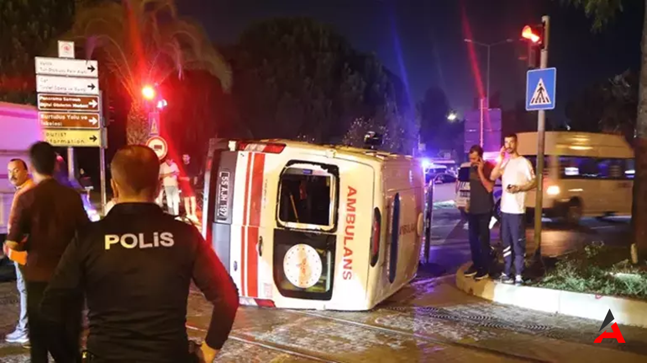 Ambulans Ile Tramvay Çarpıştı Samsun'da Feci Kaza, 3'Ü Sağlık Çalışanı 4 Yaralı!1