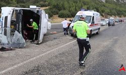 Denizli'den Düğüne Giden Yolcu Otobüsü Devrildi: 1'i Ağır 26 Kişi Yaralandı