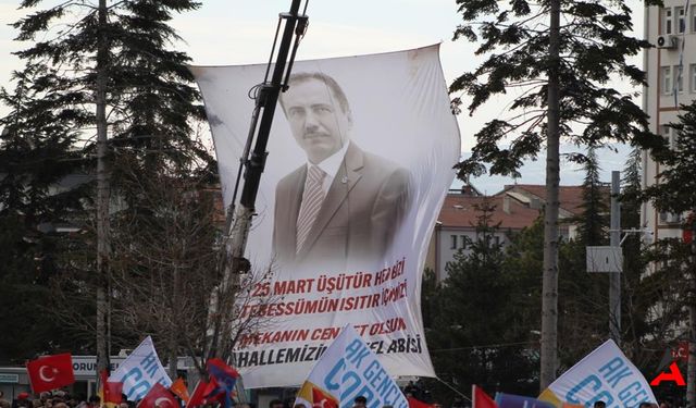 Çorum Mitinginde Muhsin Yazıcıoğlu'na Büyük Saygı Dev Pankartla Anma