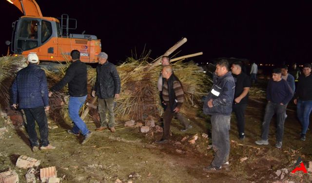 Aksaray'da Ahır Çöktü: 50 Hayvan Öldü