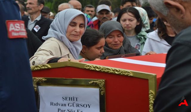 Ankara'da Şehit Düşen Sözleşmeli Er Rıdvan Gürsoy Tavşanlı'da Dualarla Uğurlandı