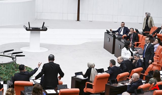 Meclis'te Sert Gerilim: CHP ve AKP Arasında Hakaretler Havada Uçuştu!