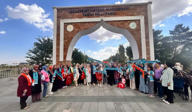 Mardinli AK Kadınlar Malazgirt'te Gövde Gösterisinde Bulundu