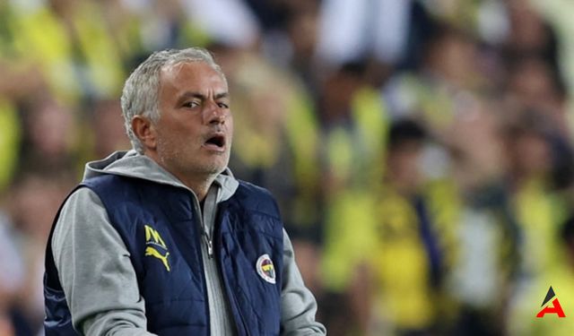 Mourinho'dan Duygusal Çıkış: 'Ben Teknik Direktörüm, Dans Jürisi Değil!