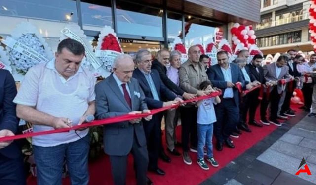 AKP’de Burger King Krizi: Boykot Çağrısına Rağmen Açılışa Katılan Başkanlar Disipline Sevk Edildi!