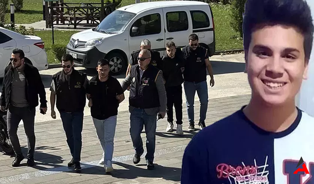 Tekirdağ'da Kanlı Kavga: 18 Yaşındaki Genç Bıçaklanarak Hayatını Kaybetti!