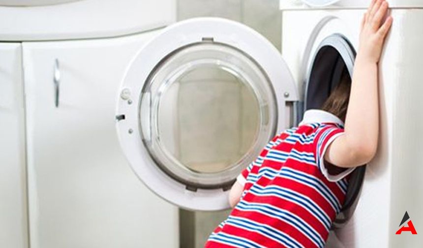 Adana'da Evdeki Çamaşır Makinesine Giren Çocuk Hayatını Kaybetti