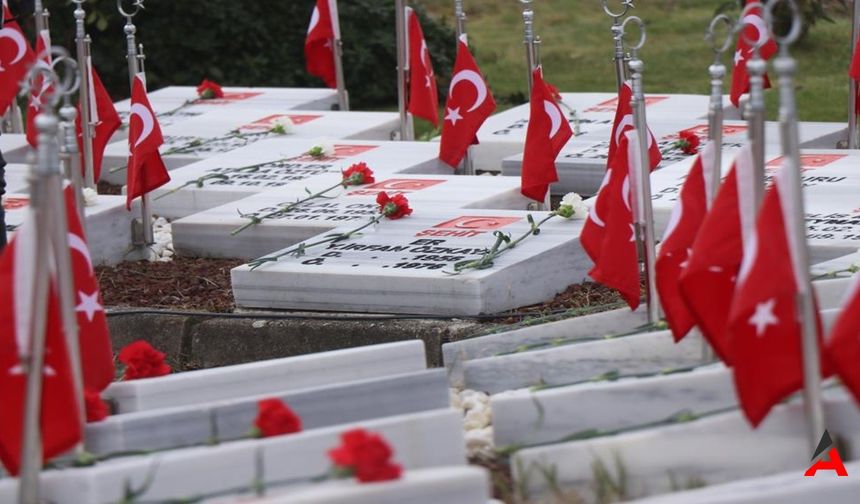 Sakarya'da Duygusal Anma Çanakkale Zaferi'nin 109. Yılında Şehitler Törenle Anıldı!