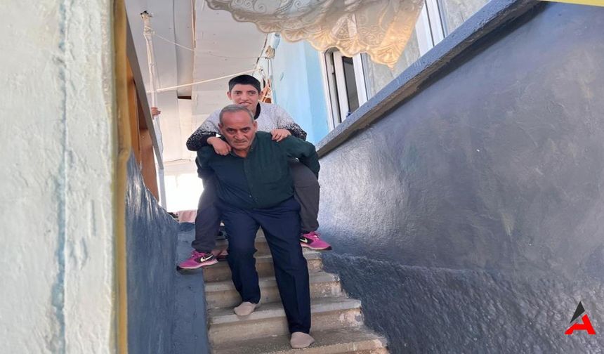 73 Yaşında Bir Babanın Mücadelesi Eskişehir'de Engelli Kızına Sırt Desteği