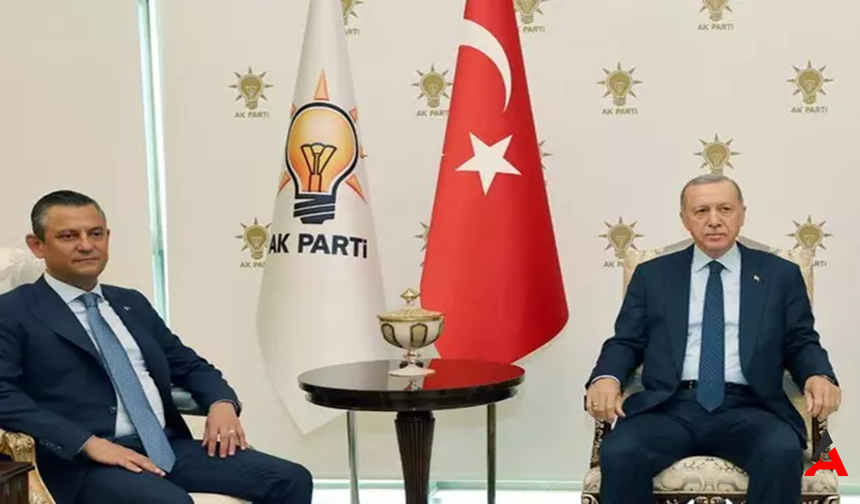 Cumhurbaşkanı Erdoğan'a Verilen Hediye ve Özgür Özel Görüşmesi: Detaylar Ortaya Çıktı